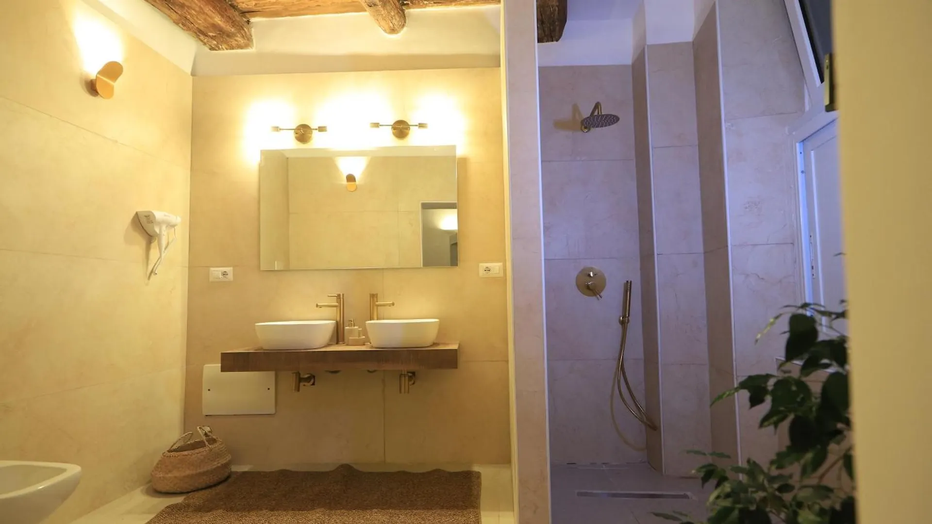 Bed and Breakfast Ai 13 Gradoni Di Chiaia Napoli 0*,  Italia