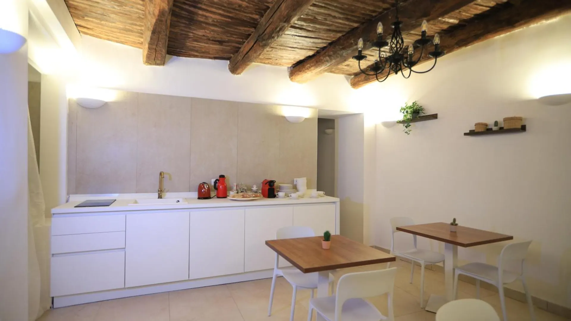 Bed and Breakfast Ai 13 Gradoni Di Chiaia Napoli 0*,  Italia